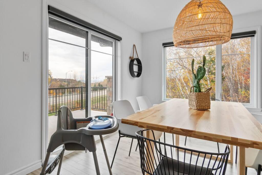 Initial - Boho - Mont-Sainte-Anne Apartment โบเพร ภายนอก รูปภาพ